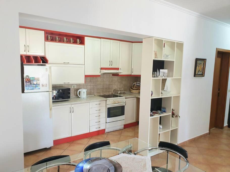 Lovely 2-bedroom In Center Apartment *