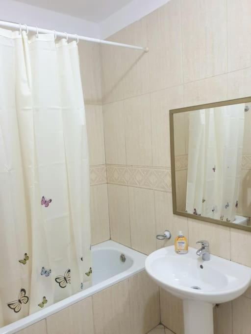 Lovely 2-bedroom In Center Apartment Tirana
